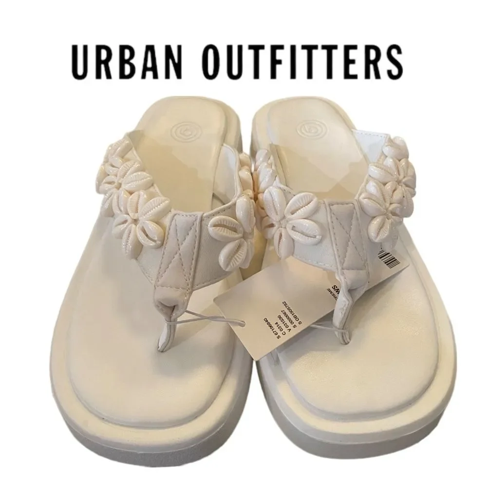NEW Urban Outfitters UO Embellished Flower Cream / White Thong Sandals 6 7 8 9